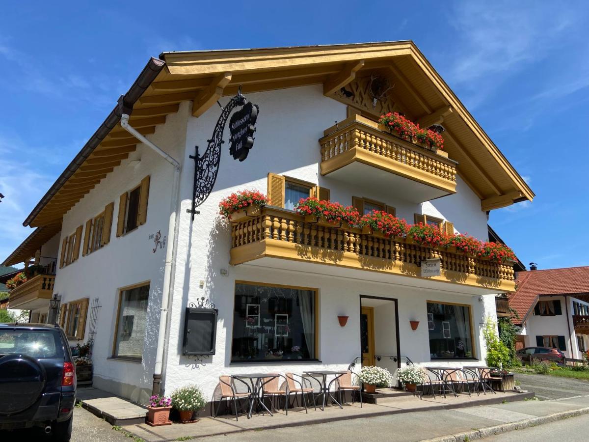 Gaestehaus U Ferienwohnungen Veronika Incl Fruehstuecksbuffet Und Koenigscard Mit 200 Kostenlosen Attraktionen Unterammergau Exterior photo