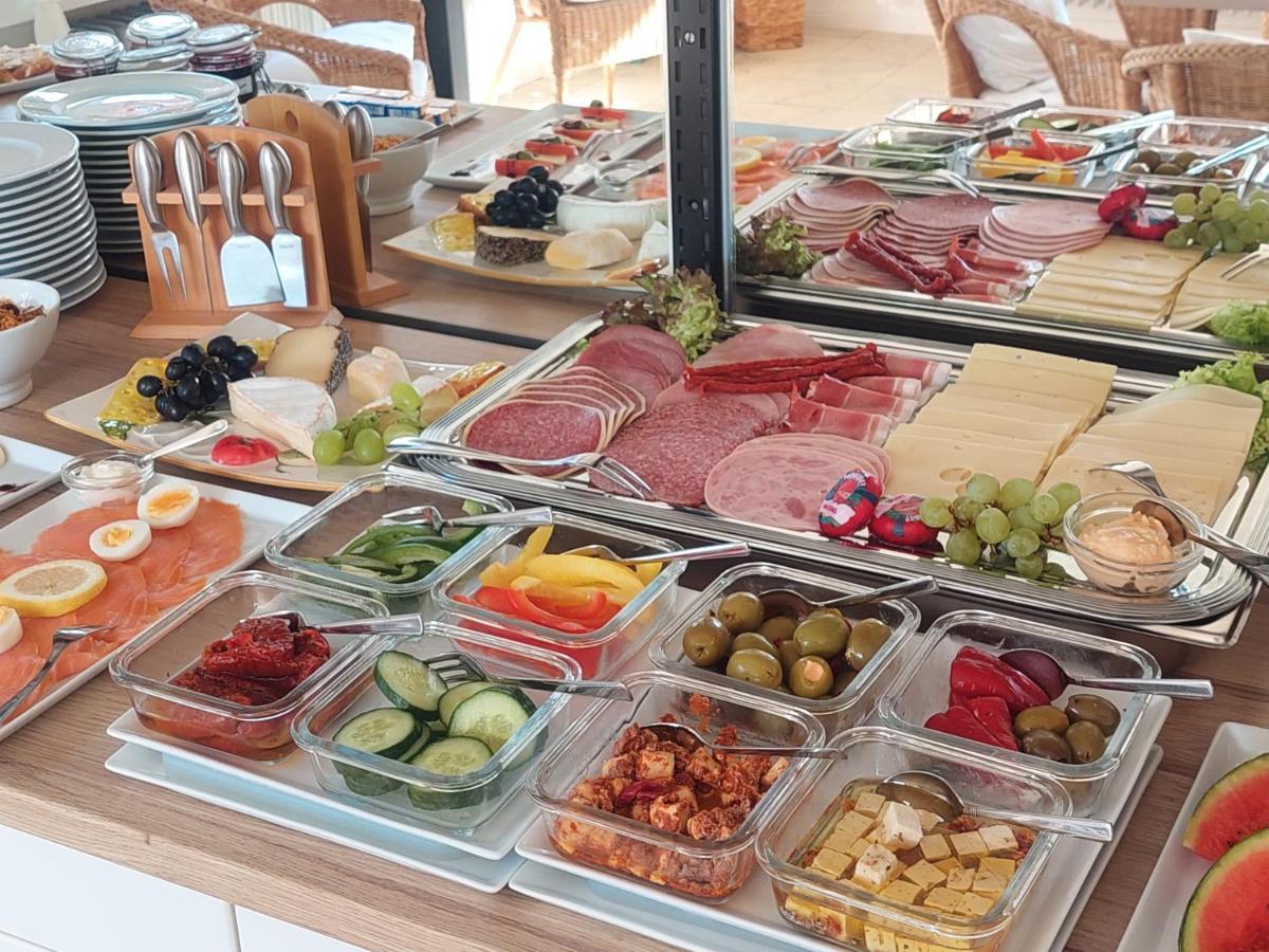 Gaestehaus U Ferienwohnungen Veronika Incl Fruehstuecksbuffet Und Koenigscard Mit 200 Kostenlosen Attraktionen Unterammergau Exterior photo